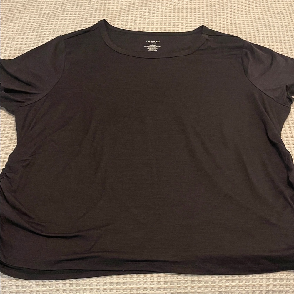 torrid Active Black Short Sleeve Scoop Neck Tee. Never worn NWOT size 4X